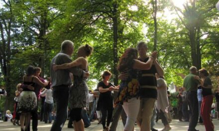 Tan­go im Kastaniengarten