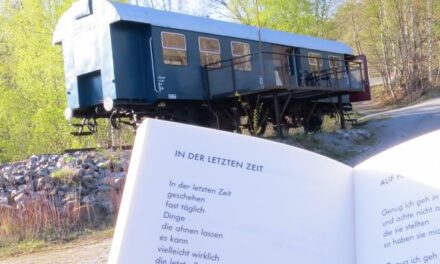 silent rea­ding <span class="caps">ON</span> <span class="caps">THE</span>&nbsp;<span class="caps">ROCKS</span>