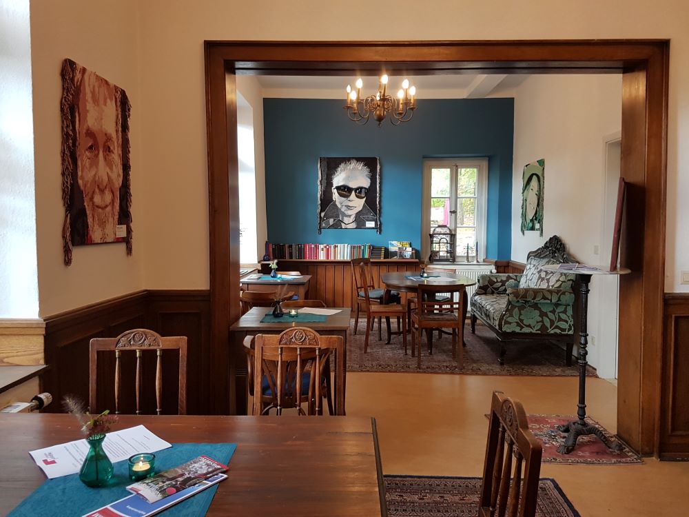 Blaues Café klein